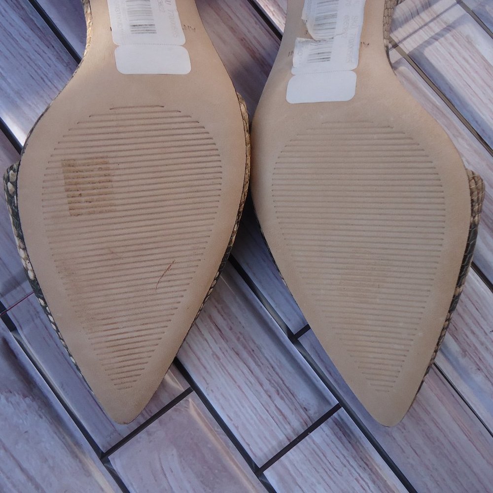 SIZE 6.5. Antonio Melani snakeskin python leather sandals. - Picture 11 of 16